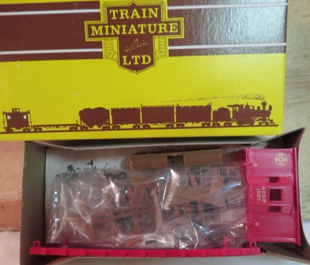 Train Miniature 5804 HO Santa Fe Work Train/Transfer Caboose Kit