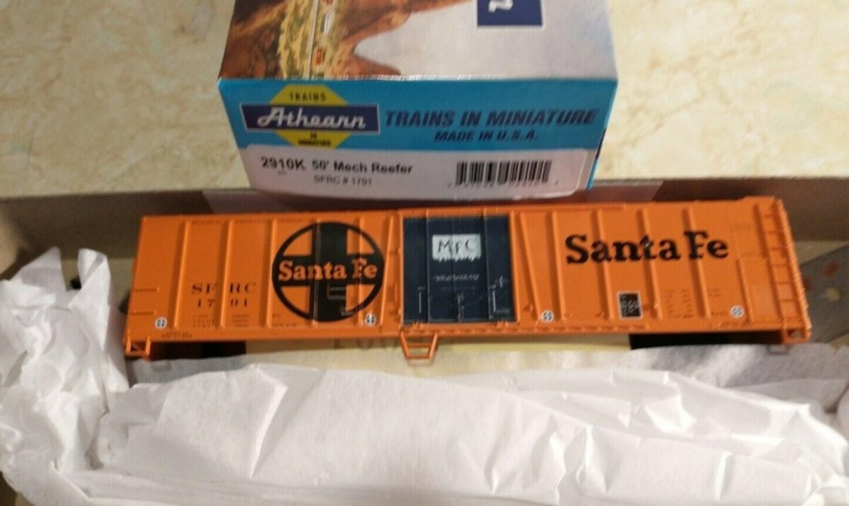 Athearn 2910K HO Santa Fe 50' Mechanical Reefer SFRC # 1791 Kit