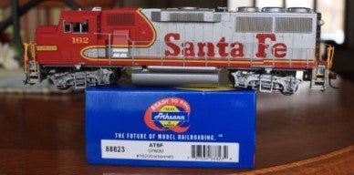 Athearn 88823 HO Warbonnet ATSF GP60M Diesel Locomotive w/ DCC #162