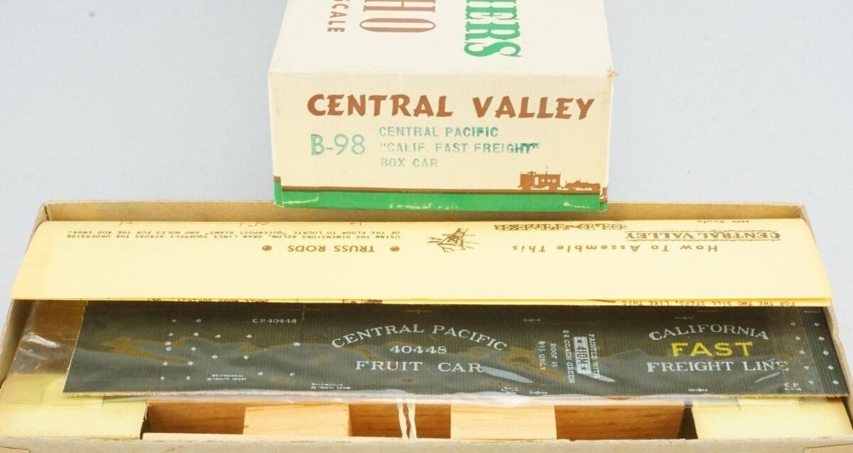 Central Valley Models B-98 HO Central Pacific California Fast Freight Boxcar Kit