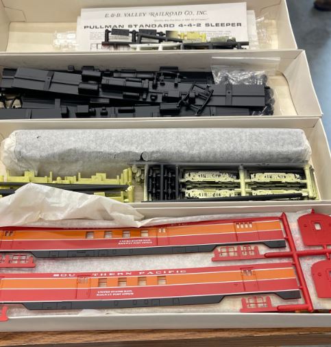 E&B Valley 018-4000 HO Southern Pacific Daylight Set Kit