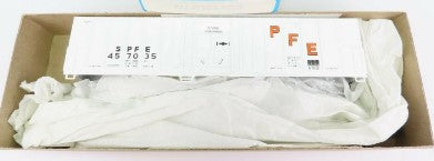 Athearn 457035 HO Southern Pacific Fruit Express 57' Mechanical Reefer Kit