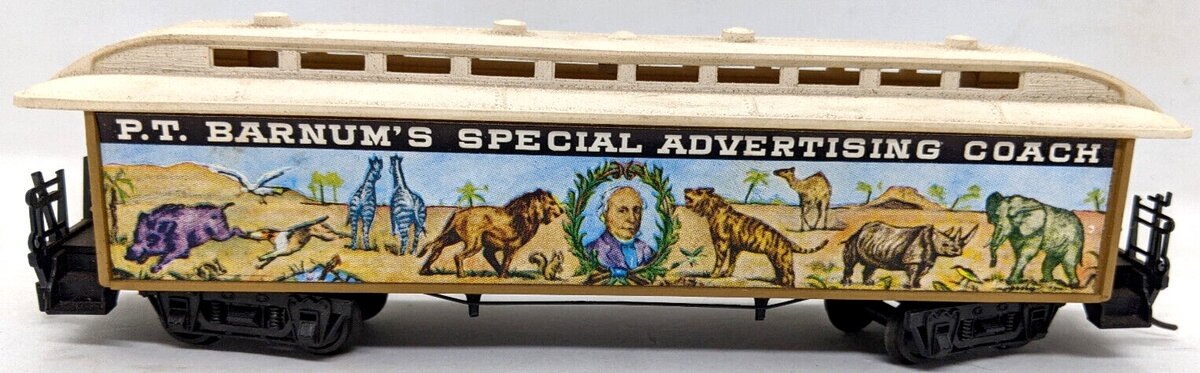 AHM 820 HO B.T. Barnum Advertsing Coach Set of 2 Cars