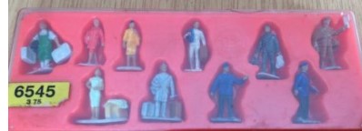 Kibri 6545 HO Men and Women Carrying Bags and Luggage (Set of 10)