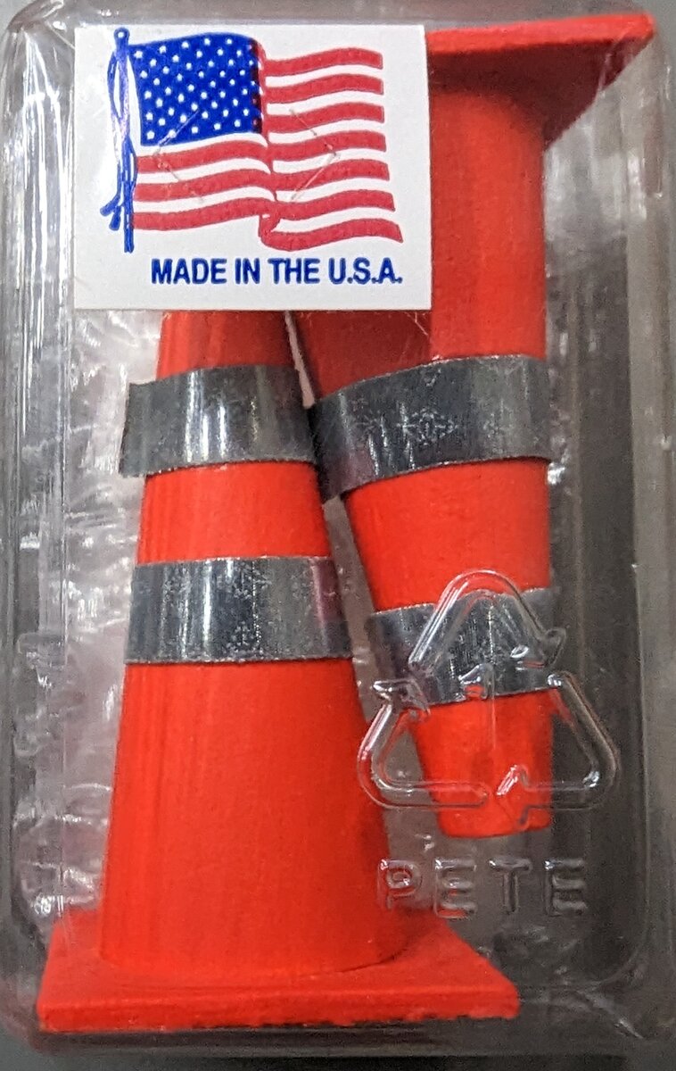 Cargo to Go CTG817 O Scale Safety Cones (Pack of 2)