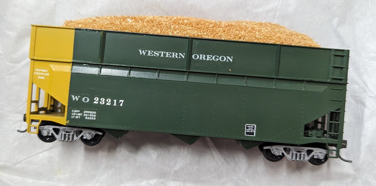 Roundhouse 66 HO Western Oregon 42' Open Top Hopper/Woodchip Car w/ Load #23217