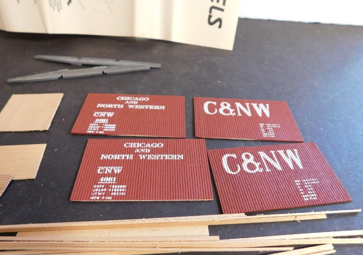 Main Line BC-26 HO Chicago & Northwestern 42' Wood Box Car Kit