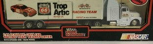 Racing Champions 03400 1:64 Trop Artic Motor Oil Racing Team Transporter