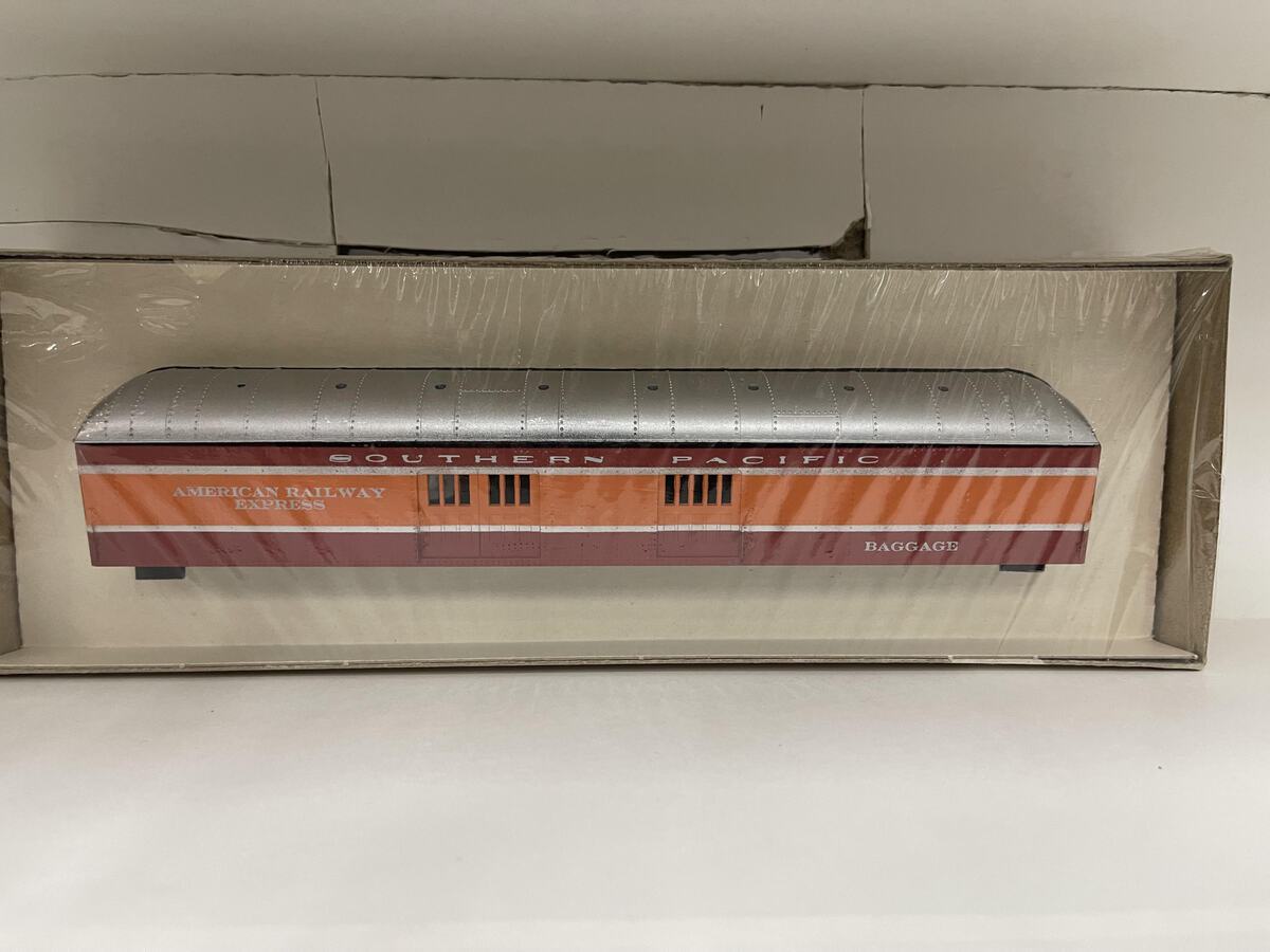 Roundhouse Baggage HO Southern Pacific Hariman Baggage Car Kit