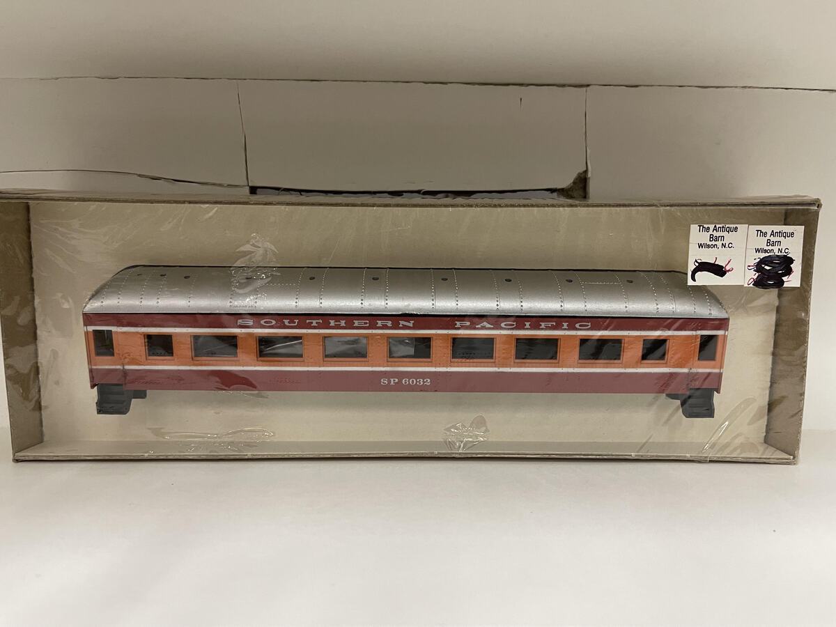 Roundhouse SP6032 HO Southern Pacific Hariman Coach Car Kit