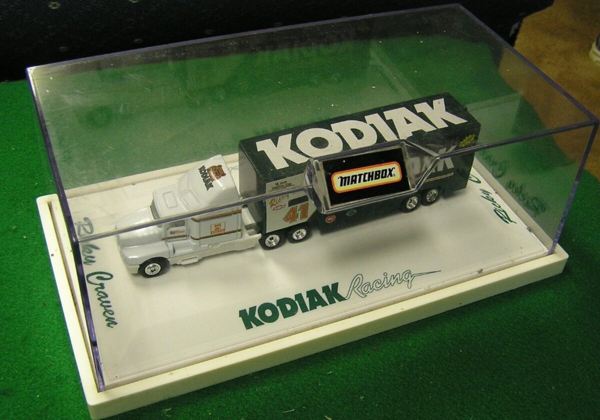 Matchbox 3861 1:64  Ricky Graven #41 Kodiak Racing Transporter w/Display Case