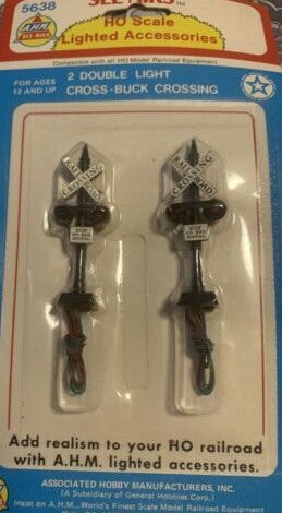 AHM 5638 HO See-Niks 2-Light Cross-Buck Crossing Signal (Pack of 2)