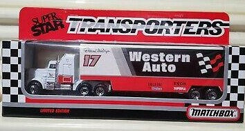 Matchbox CY104 1:64 Super Star Darrell Waltrip #17 Western Auto Transporter