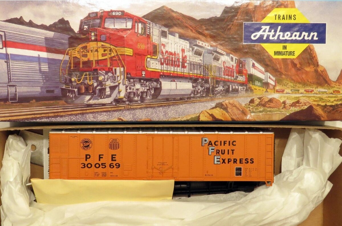 Athearn 2911I HO Pacific Fruit Express 50' Mechanical Reefer # 300569 Kit