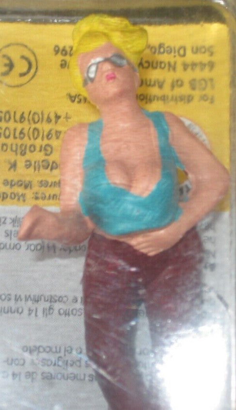 Elita Modelle 10045 G Scale Teal Shirt Sitting Woman w/Sunglasses