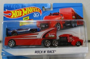 Hot Wheels BDW51 1:87 Rock N' Race Transport w/Blue Racecar