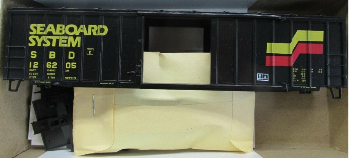 Athearn HO Seaboard System 50' Boxcar # 126205 Kit