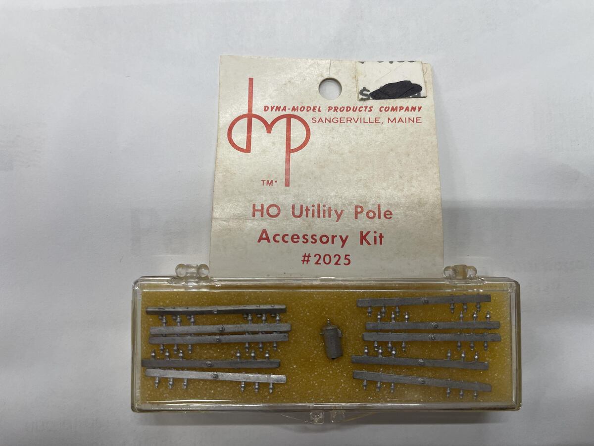 Dyna-Model 2025 HO Utility Pole Accessory Kit Unpainted Diecast
