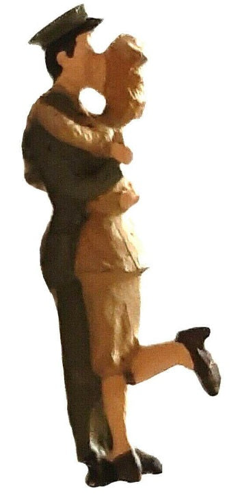Arttista O & O27 Couple Kissing Man & Woman Diorama Figurine Metal Figures