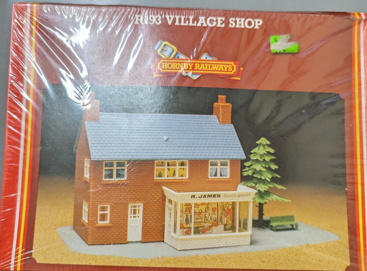 Hornby R193 HO Village Shop Building Kit
