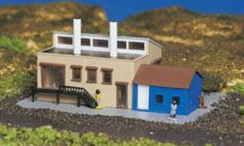 Bachmann 55-7402 N Railroad Buildings Pre-Assembled Super Detailed Factory