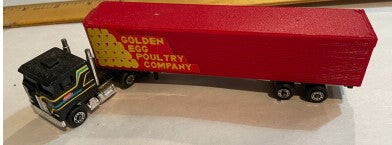 Shinsei 677 1:87 Golden Egg Poultry Company Haulers