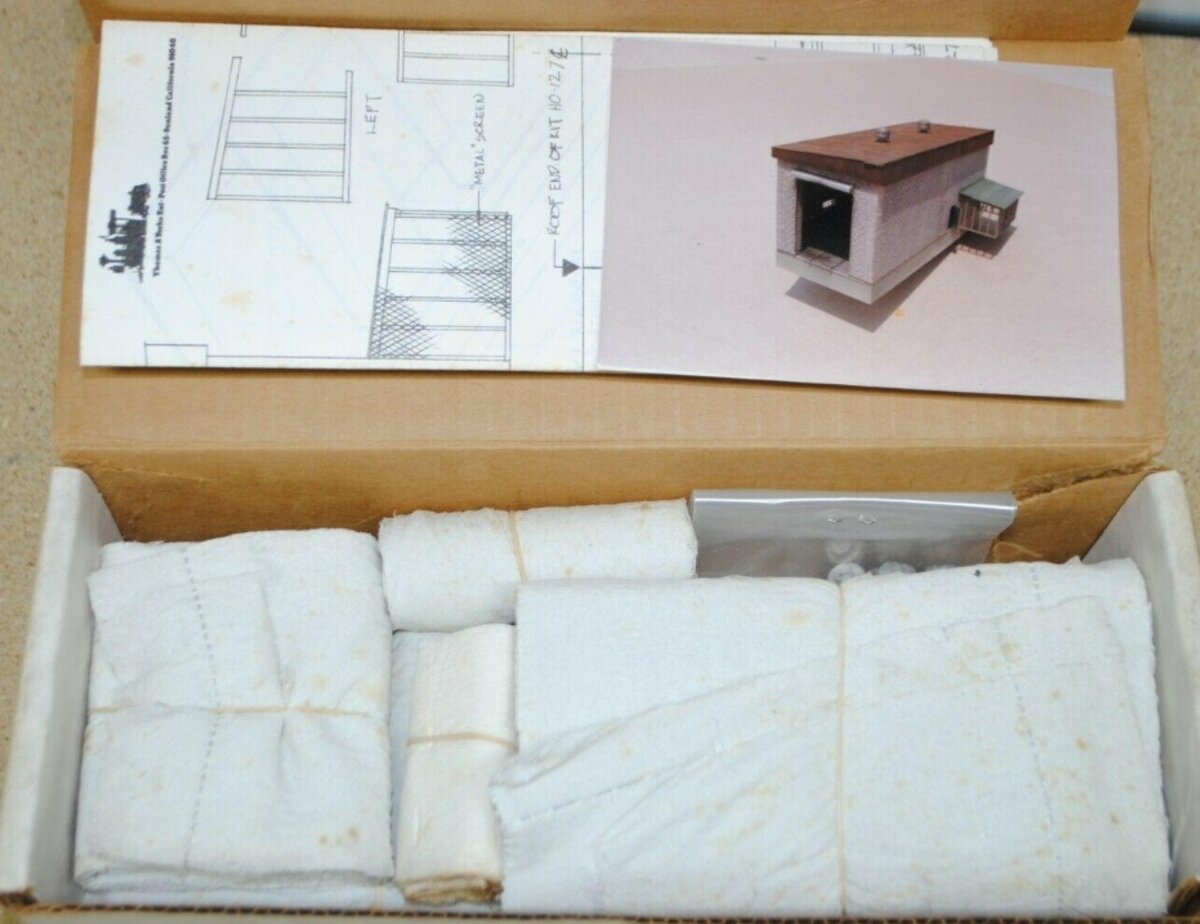 Thomas A Yorke Ent 127 HO Concrete Block Engine Shed Kit