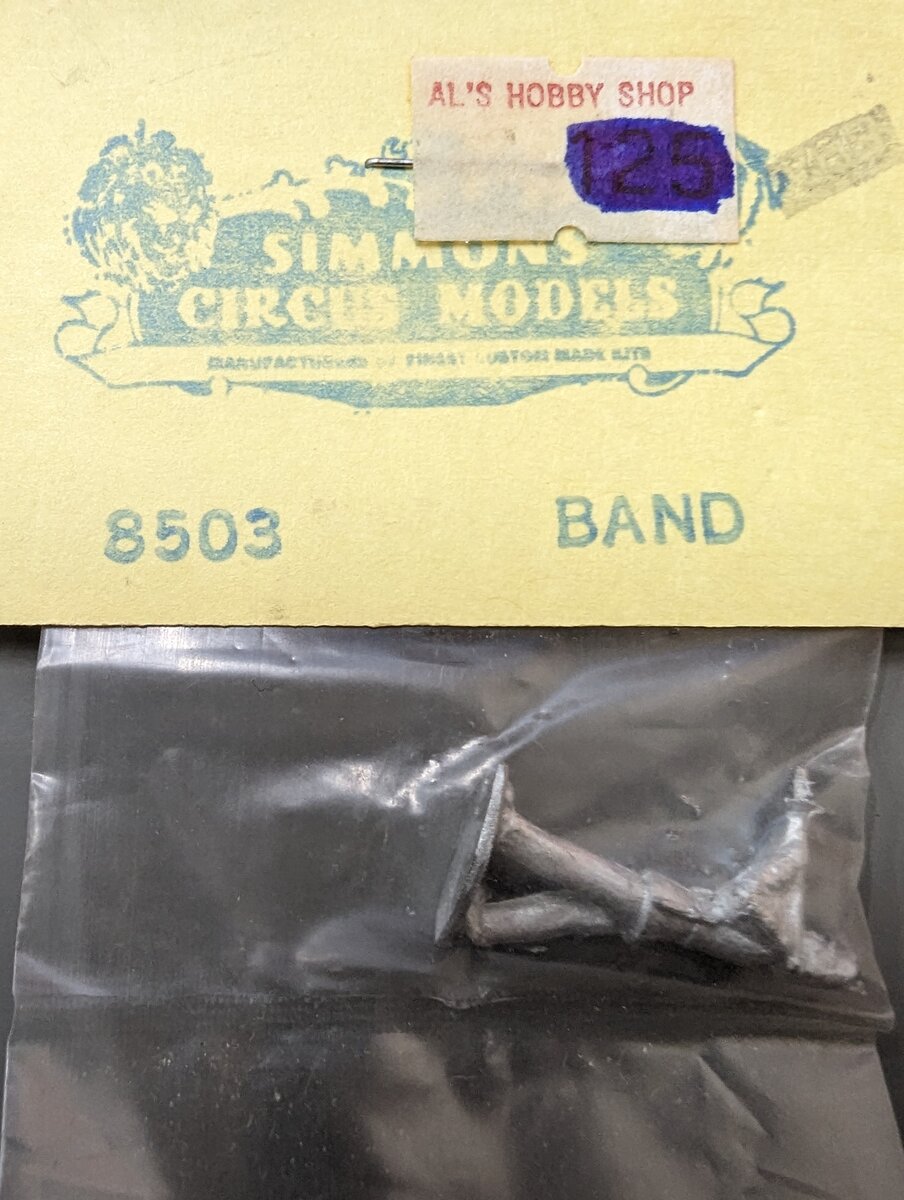 Simmons 8503 HO Circus Band Member Silver Figure