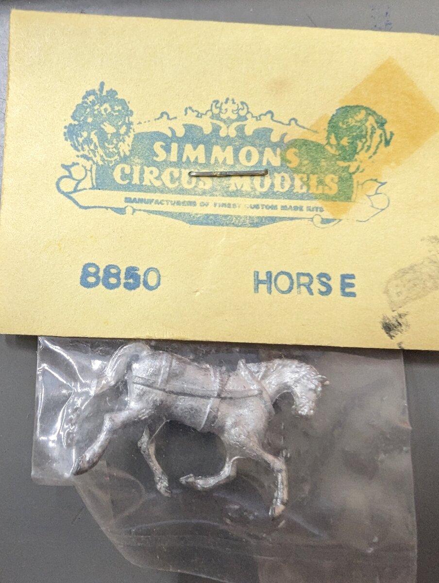 Simmons 8850 HO Circus Horse w/Harness Silver Figure