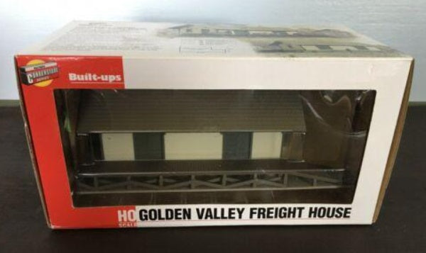 Walthers 933-2828 HO Gray Siding W/ Trim Golden Valley Freight House Built-Ups