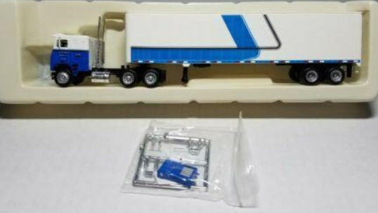 Herpa 57 HO Truck's N' Stuff Northern Refrigerated T 57 Freightliner W/Trailer