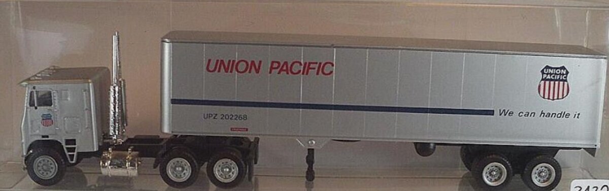 Herpa 854228 HO Union Pacific Cab Over Tractor Trailer