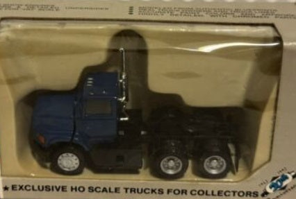 Con-Cor 0004-652000HO Blue Ford Aeromax Tractor Short Version
