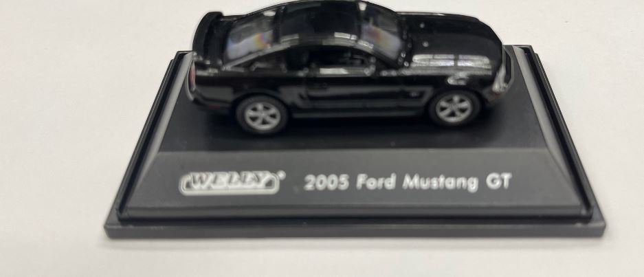 Welly Diecast 9579 1:87 Black 2005 Ford Mustang GT