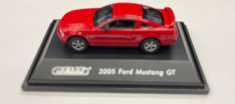 Welly Diecast 9597 1:87 Red 2005 Ford Mustang GT