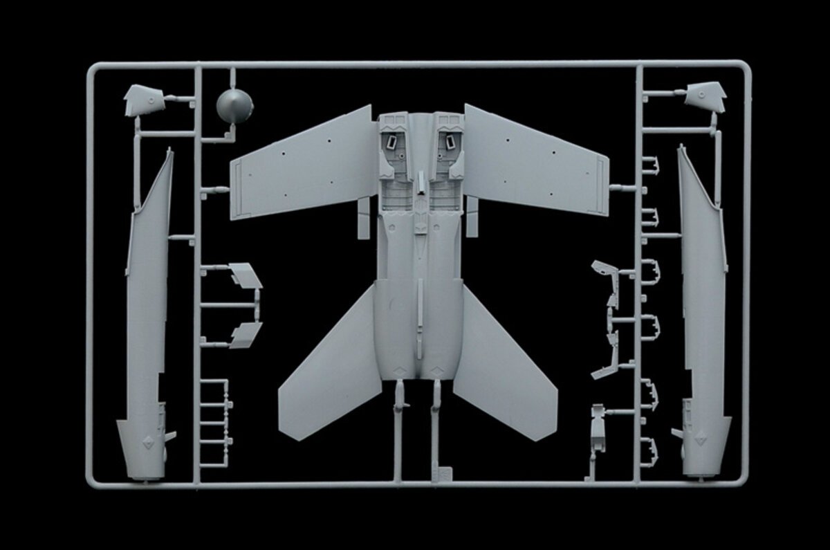 Italeri 2824 1:48 Boeing EA-18G Growler US Navy & RAAF Military Plane Kit