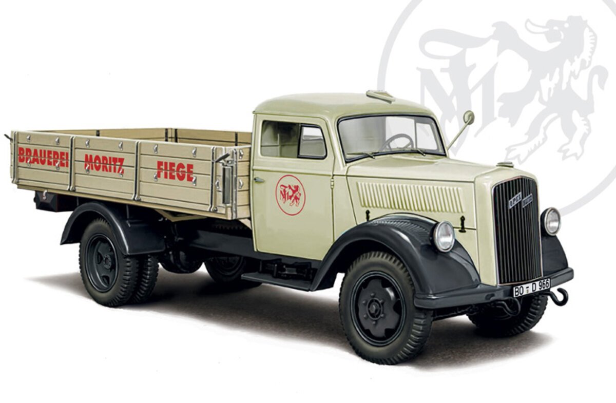 Italeri 3960 1:24 Opel Blitz Classic Truck Plastic Model Kit
