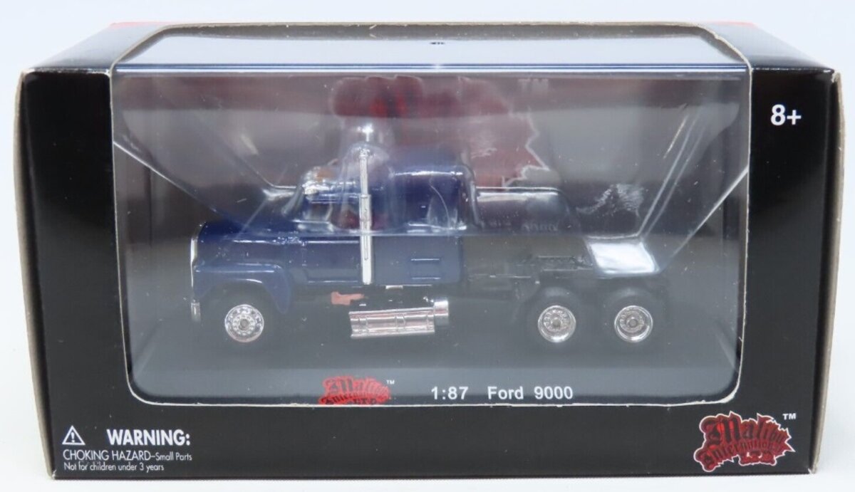 Malibu International 06400 1:87 Blue Navy Ford 9000 Cab Only