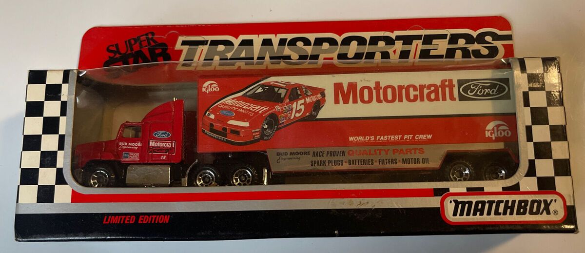 Matchbox CY-109 1:64 1992 Bud Moore Motorcraft Ford and Igloo Car Transporter