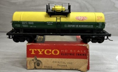 Assortment of HO Freight Cars [11]