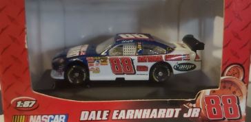 Winners Circle 70542 1:87 #88 Dale Earnhardt JR National Guard Racing Car
