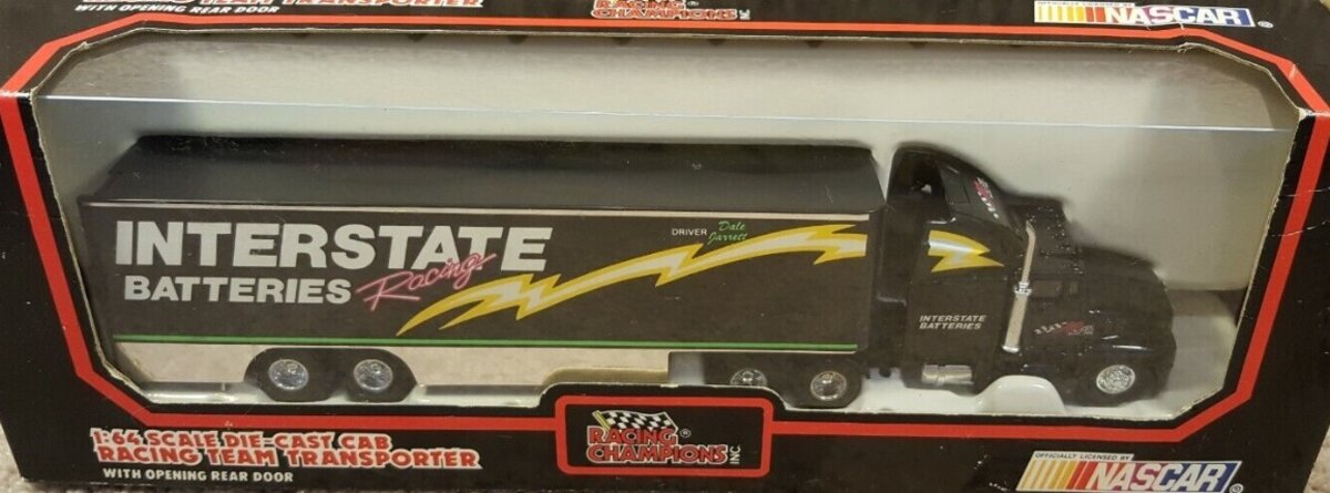 Racing Champions 08719 HO Interstate Batteries Dale Jarret # 18 Team Transporter