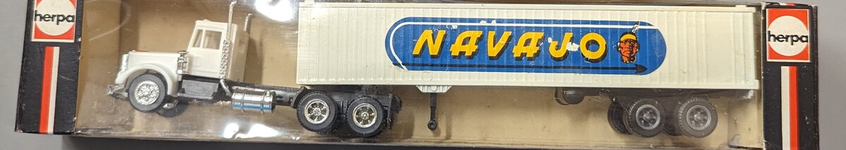 Herpa 1800 HO Navajo Tractor Trailer