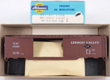 Athearn 424 HO Bev-Bel Corp. Lehigh Valley 50' DD Boxcar Kit