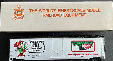 AHM PA-224 HO Keebler 50'''' Plug Door Steel Box Car