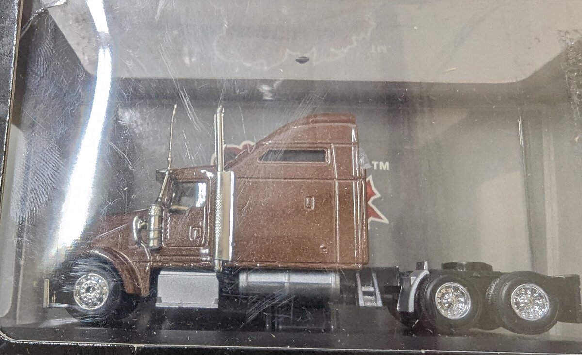 Malibu International 06400 1:87 Brown Kenworth T-600 Tractor
