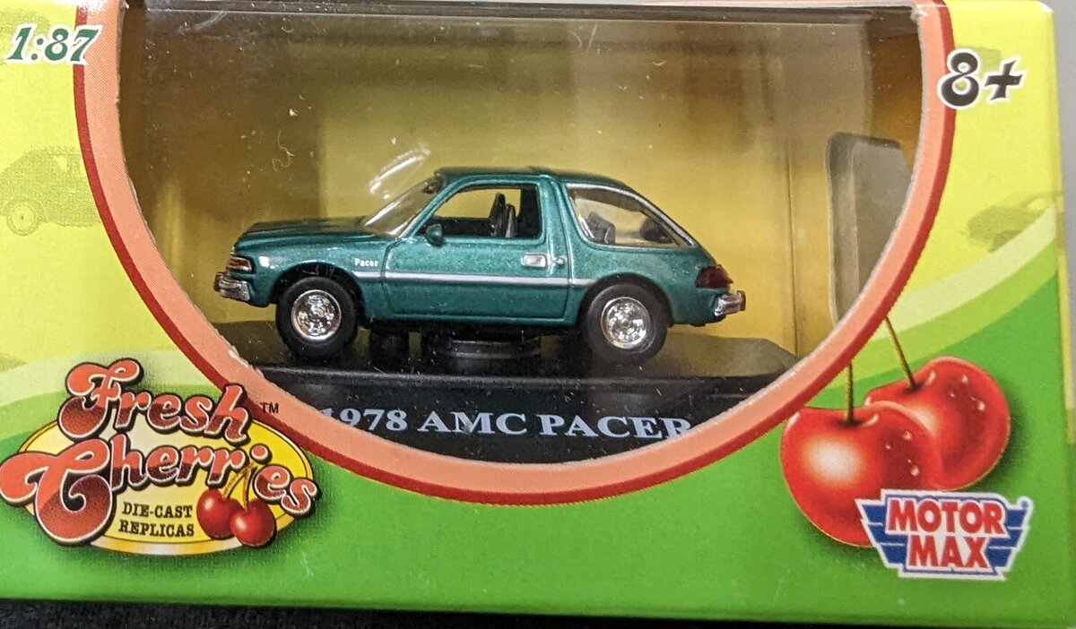 Motormax 8003 1:87 Teal 1978 AMC Pacer