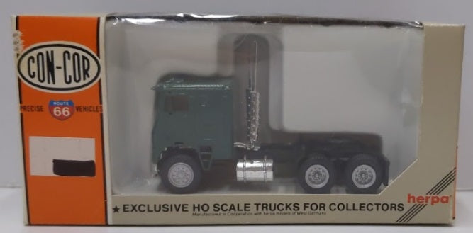 Con-Cor 0004-132000 HO Green Medium Cab Generic 45’ Freightliner Tractor