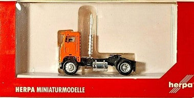 Herpa 25236 1:87 Orange Road Commander Cabover Tractor with Single Axle Kit