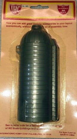 IHC 925 HO Grey Farm Silo